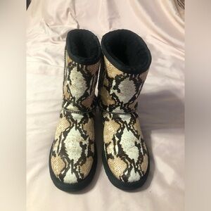 UGGS CLASSIC SHORT REPTILE CALF HAIR BOOTS